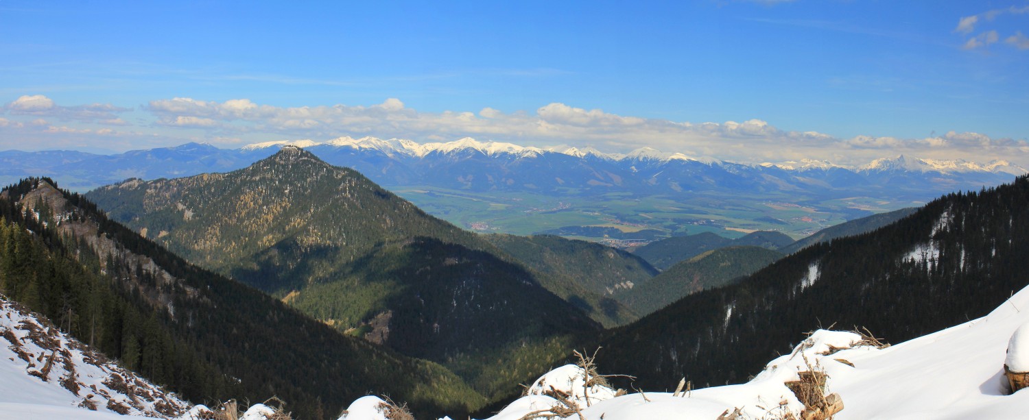 Nízke_Tatry_-_Krakova_hoľa_30.4_(107)_panorama.jpg