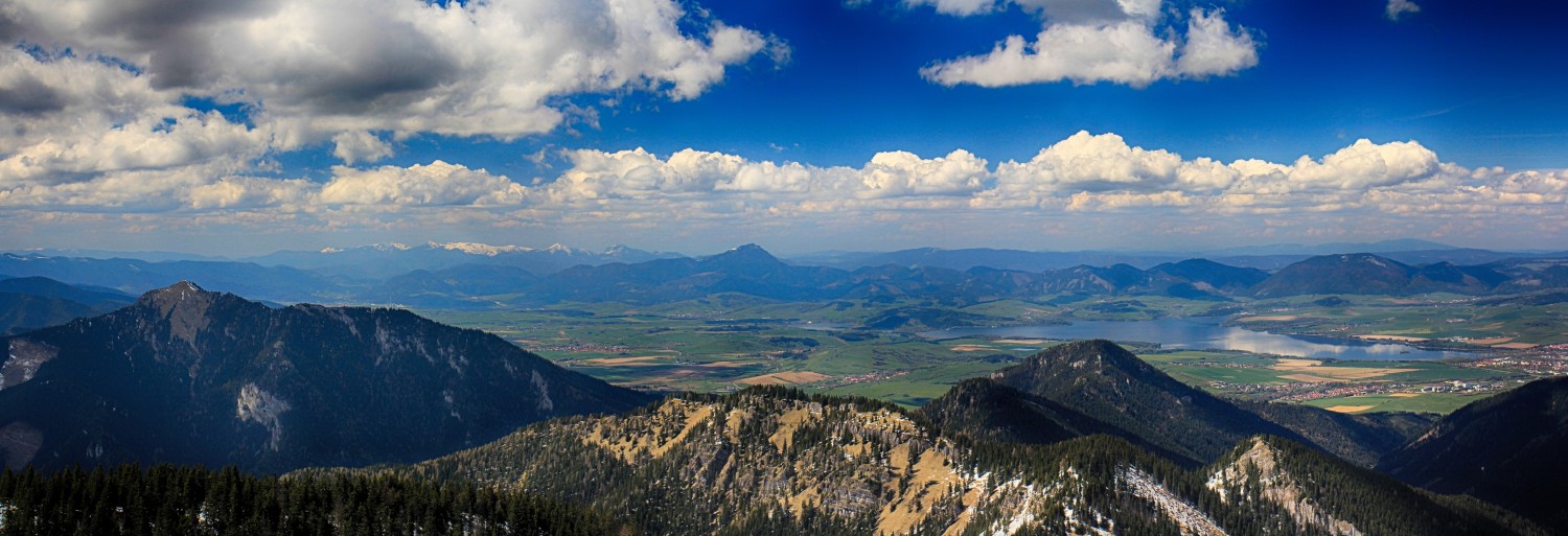 Nízke_Tatry_-_Krakova_hoľa_30.4_(121)_panorama.jpg