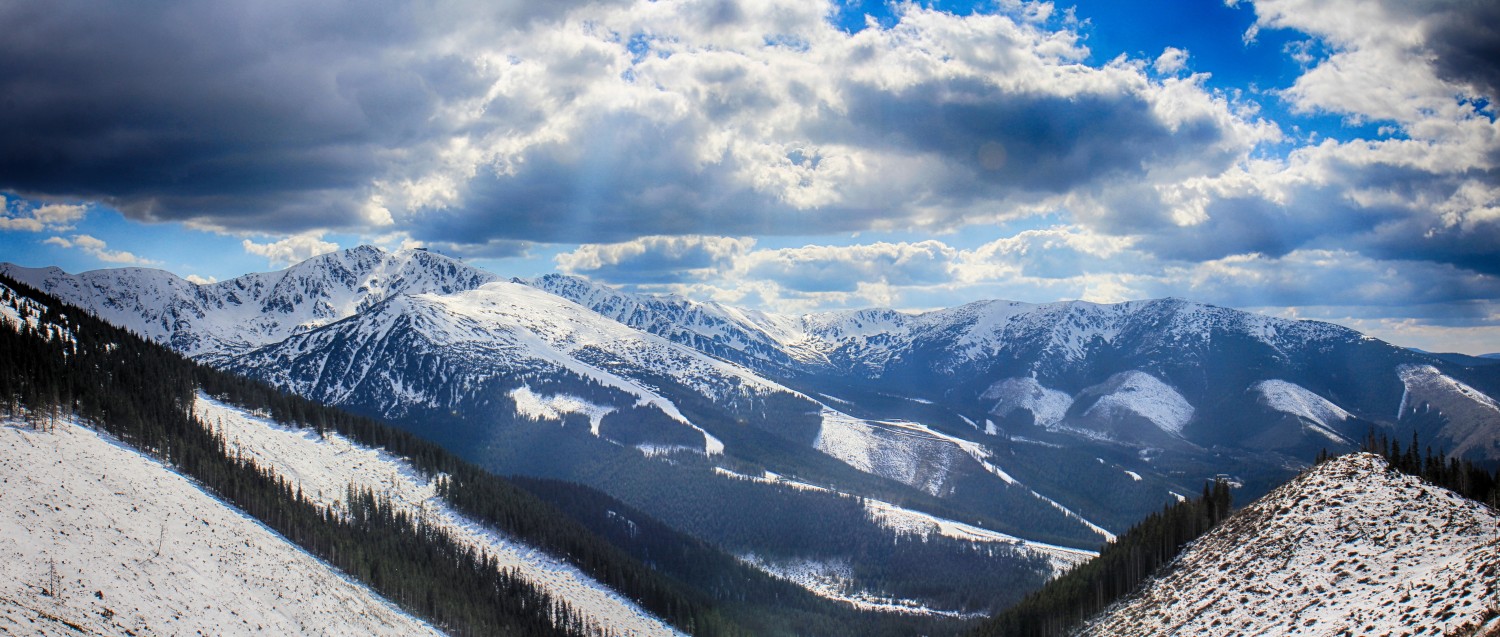 Nízke_Tatry_-_Krakova_hoľa_30.4_(165)_panorama.jpg