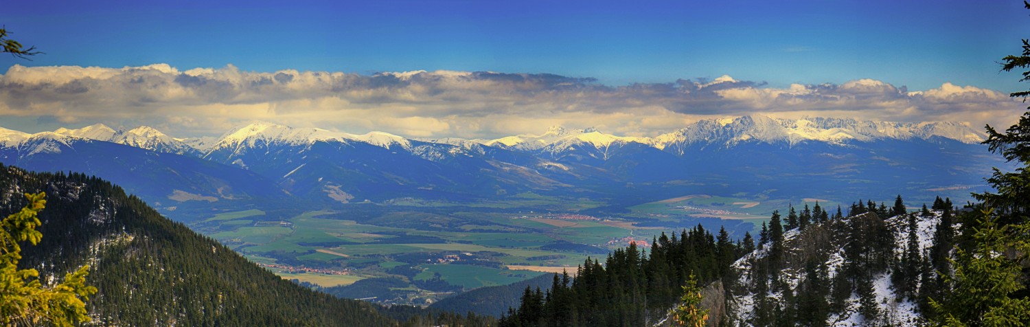 Nízke_Tatry_-_Krakova_hoľa_30.4_(73)_panorama.jpg