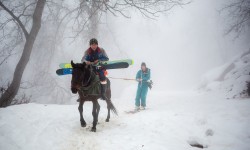skiing-kyrgyzstans-vast-snowy-frontier-body-image-1452712380