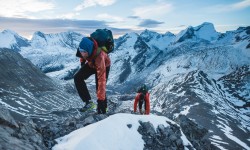 crown-traverse-climbing-in-snow