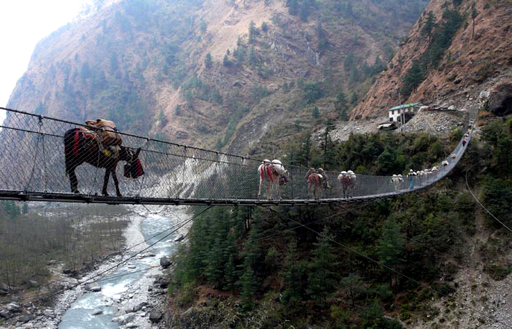 hanging-bridge-of-ghasa_1