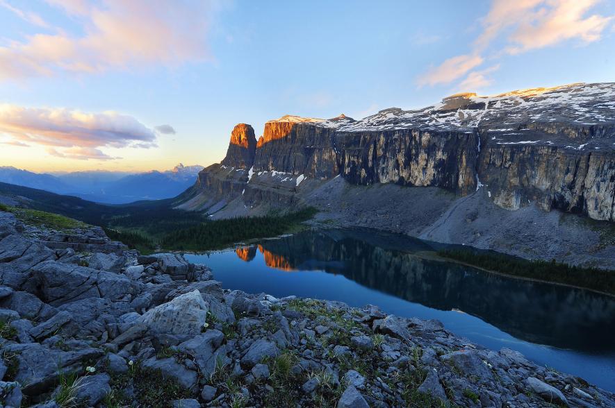 epic-day-hikes-rockbound-lake-banff.adapt.885.1