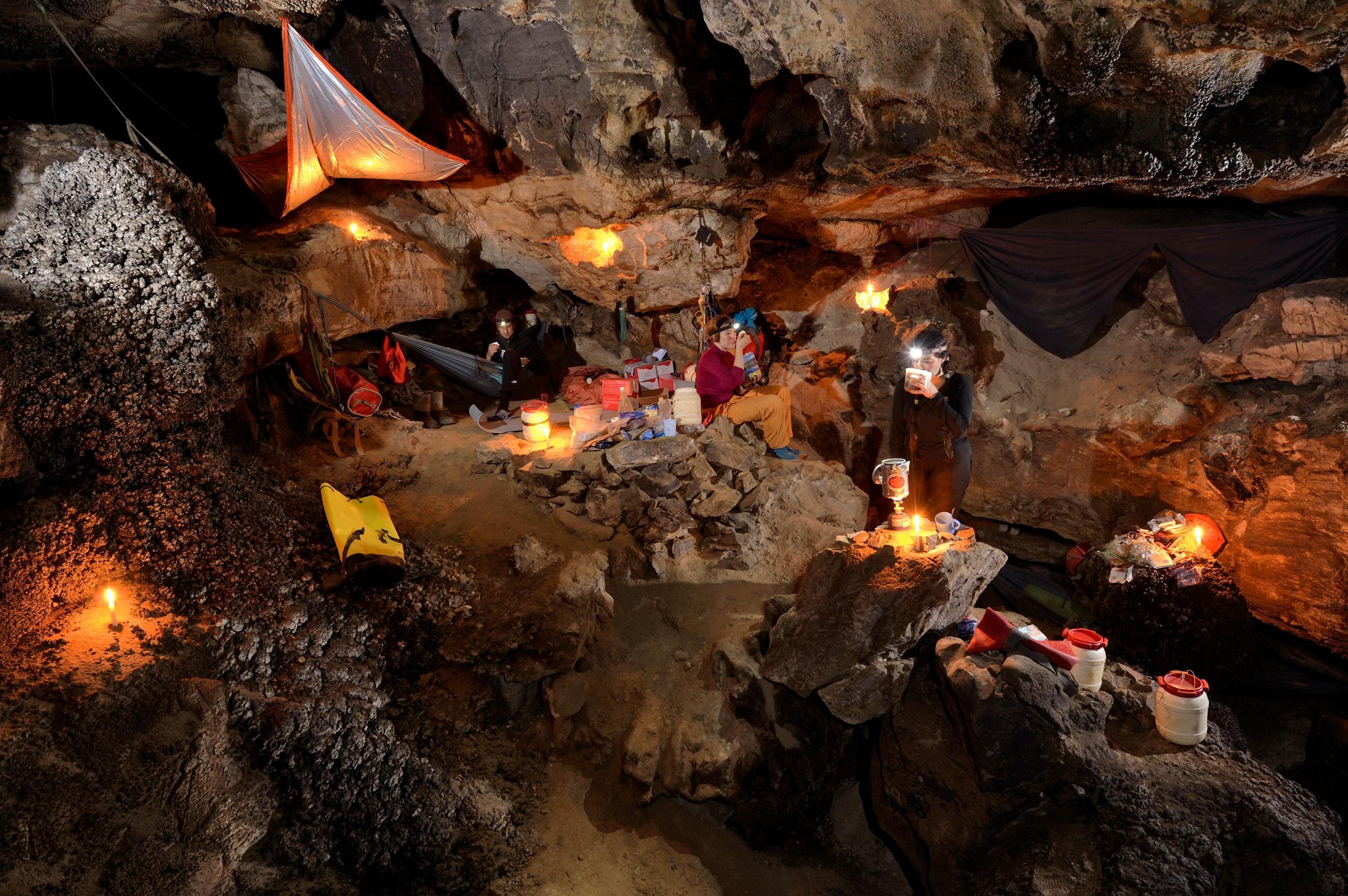 The underground camp in Sang Wang Dong is a cosy and warm place to stay. Hot food and drink recharge weary and tired explorers before taking a few hours sleep in either suspended hammocks or on roll mats on the floor