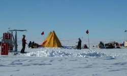 Scientists-on-Antarctic-Traverse-e1536866221964
