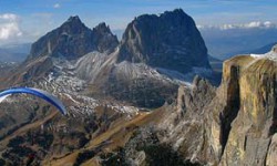 paraglidingdolomity.jpg